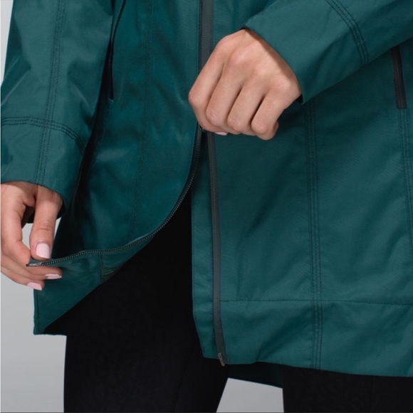 Lululemon Right as Rain Jacket.  Green.  Size 4 - Picture 4 of 15